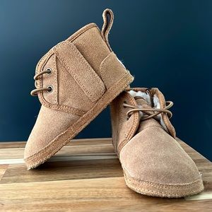 UGG toddler boots Size 4/5 tan snow winter